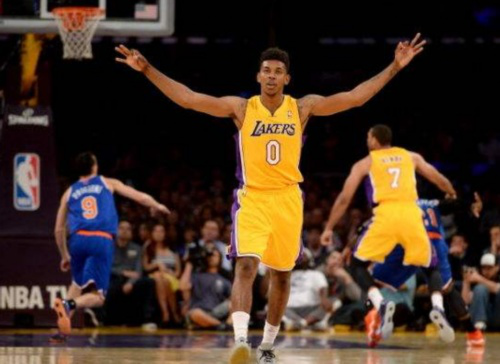 在罚球线内 在罚球线内